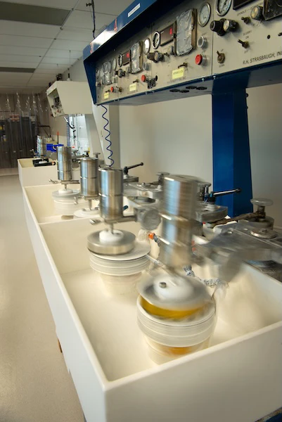 Super-polishing laboratory for precision optics